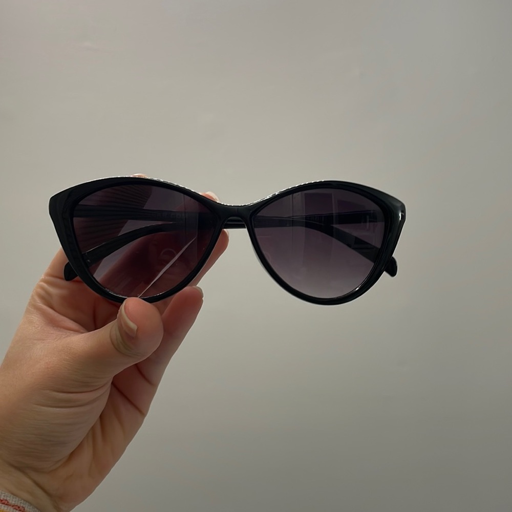 Round black sunglasses
